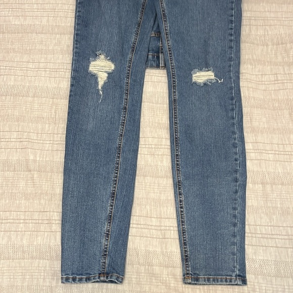 NWT Wild Fable women’s blue jeans. Highest rise skinny. Size 8 - Picture 2 of 6